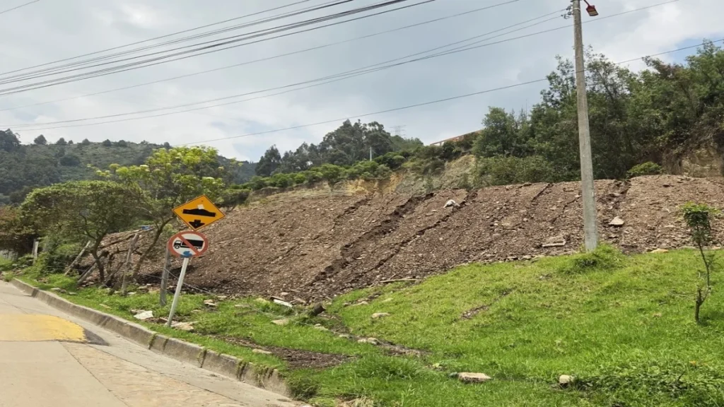 La CAR impone medidas preventivas: Suspensión inmediata de rellenos ilegales con escombros en Chía y Zipaquirá