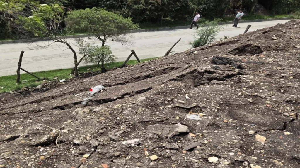 La CAR impone medidas preventivas: Suspensión inmediata de rellenos ilegales con escombros en Chía y Zipaquirá