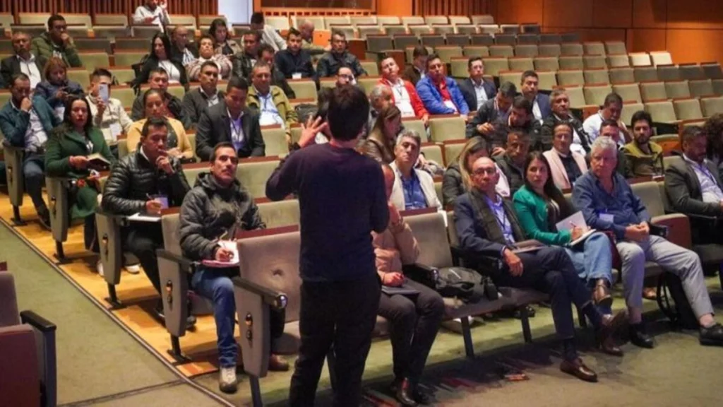 Gobernación de Cundinamarca capacita a 116 concejales en gestión pública con apoyo de la Universidad de los Andes
