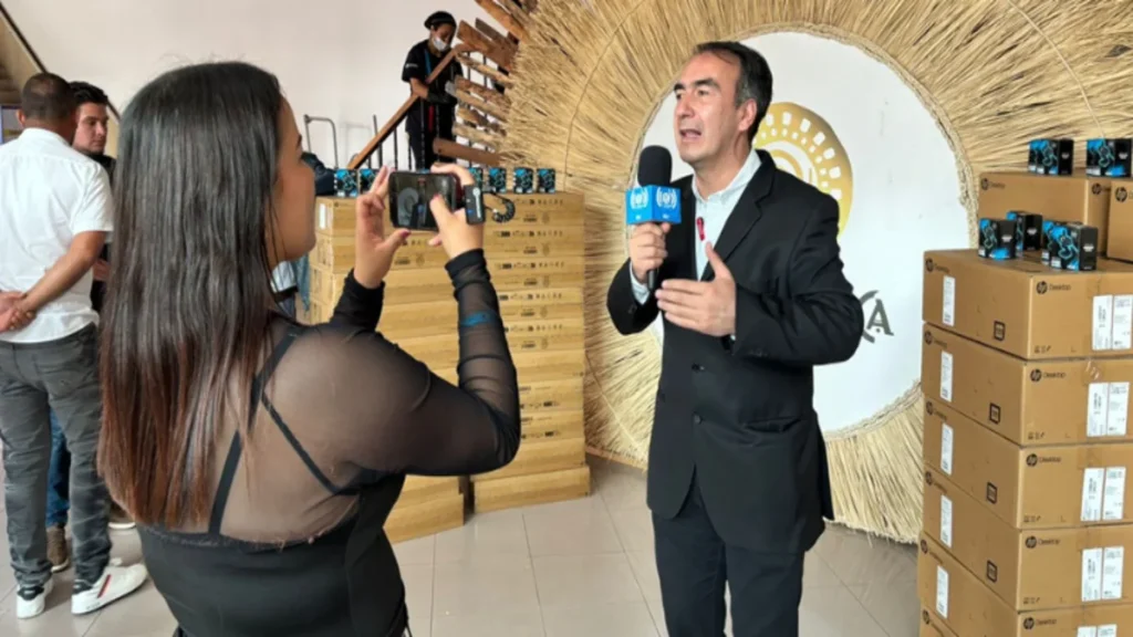 F贸meque fortalece su Centro Interactivo Digital con 20 equipos de 煤ltima tecnolog铆a