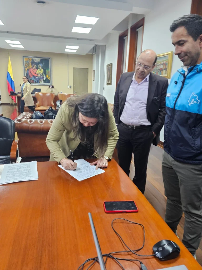 Decisión histórica garantiza la continuidad del tren de Zipaquirá: Un impulso a la movilidad limpia