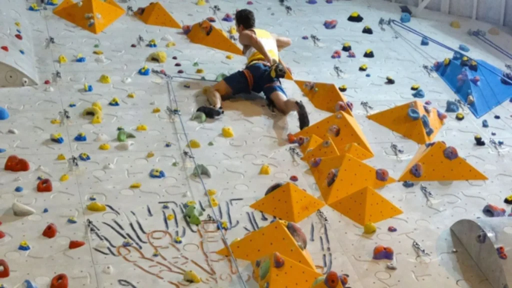 Entrega de kits del gran fondo Egan Bernal y conversatorio con leyendas del ciclismo