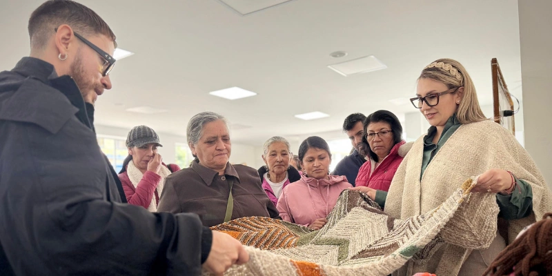 ‘La Colmena’: CUBEL y 40 artesanos llevan la tradición Cundinamarquesa a la alta moda en el Cundinamarca Fest 2025